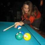 YouGend spielt Billard